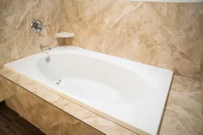 Maywood Inn - Image 5
