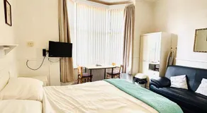 Springfield Holiday Apartments HALodge Hotel - Image 2