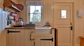 Finest Retreats - The Flower Hut - Image 4