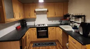 Mekees Luxury Apartment - Image 3