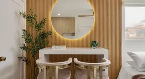 Modern Coastal Studio with Balcony and Parking - Image 4