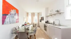 Newly renovated large 4/5 bedroom Victorian terrace house with garden. - Image 3