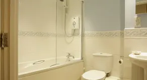 Newly refurbished 1 bed first floor apartment with wifi - Image 2