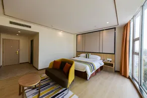 Tomato Hotel - Image 2