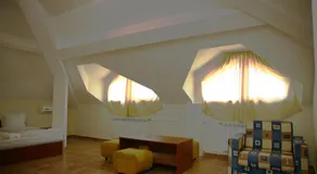 Hotel Queen - Image 5
