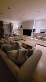 Stylish, Modern 3 bedroom house, free parking x 2 - Image 2