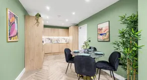 Amazonian Luxury Family Home MCR City Centre Etihad Free Parking - Image 3