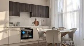 Two Bedroom Shepherds Bush Apartment - Image 2