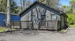 Charming 2BR Retreat-Free Parking - Image 5