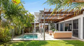 Elanda St Home Luxurious Beachside Living - Image 5
