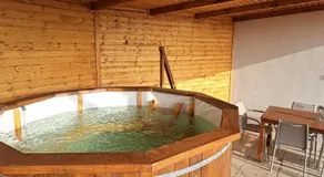 Amande House & Cottage - Image 2