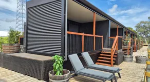Lake Wellington Luxury Retreat - Image 3