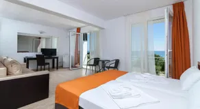 Hotel Cosmos - Image 2
