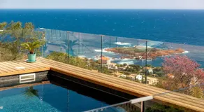 Sea-view villa for 8 guests with heated pool - Image 5