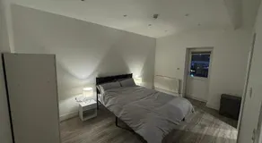 Luxury 3 Bedroom Retreat 5 min to Elizabeth - Image 5