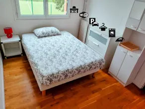 Private room & parking in shared apartment - Image 2