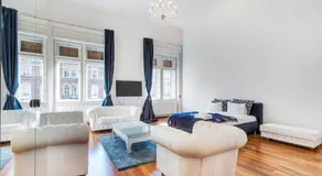 Royale Apartment - Image 2