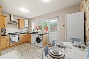 Spacious 3-Bed Home Near M1, Sky TV & Netflix Included 2x Parking Spaces Garden Fast Wifi Contractors Travellers Relocators Leisure Welcome - Image 3