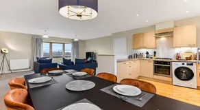 Large Group & Contractor Booking! Duplex w/Parking - Image 3