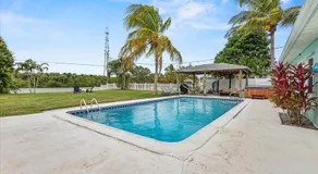 Lakehouse with Sunsets, Private Pool and Jacuzzi, 1Mi to Indian River Lagoon - Image 4