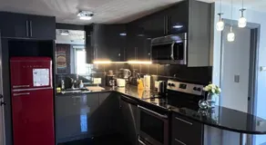 High-end 1BR, 2nd floor, near T, free parking - Image 3
