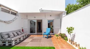 Maison avec jardin, piscine et terrasse | Vue montagne - Image 2
