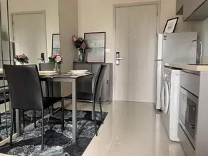Modern Condo in Khlong Toei Balcony, Gym, Fast WiFi - Image 3