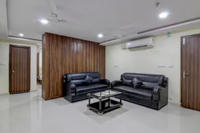Capital O 49632 Mkr Regency - Image 3