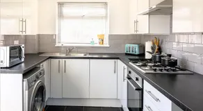 Bright 2BR House with Garden & EV Parking Sleeps 5 - Image 3