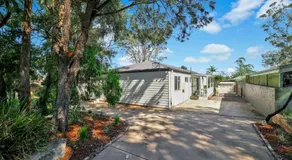 Water Views - Boat Parking - King Bed - Air Con - Image 4