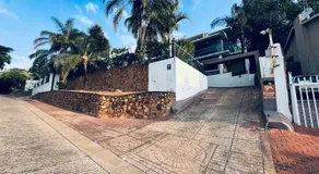 The Basement Suite By Ezey Tours - Image 5