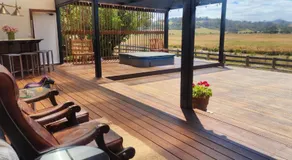 Luxury farm stay with outdoor jacuzzi - Image 5