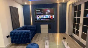 Luxxe House with Hot tub and Pool table - Image 2