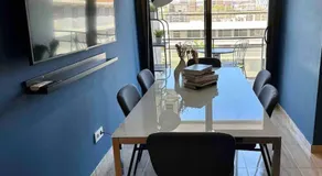 8 min walk to the beach & 10 min walk to Convention Centre ! - Image 4