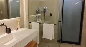 חדר מקסים בדירה בה אנו גרים בחולון קרוב לתל אביב וחוף הים כולל מקלט - Image 2