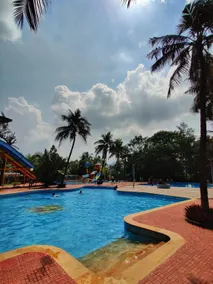 Pinewood Resort - Image 2