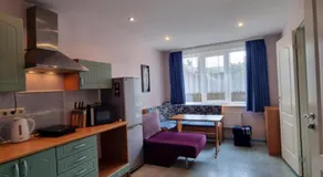 2-room apartment in the house with the SEPARATE ENTRANCE & FREE parking - Image 2