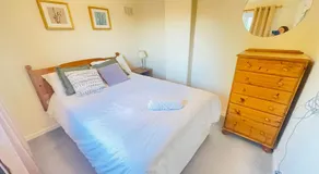 St Ives, King Bed Cosy home, parking, fast Wi Fi - Image 2