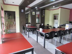 Oyster Plaza Hotel - Image 5