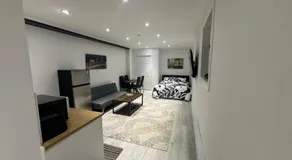 Modern cottage with access to private beach - Image 5