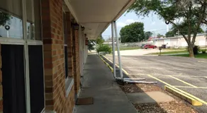 Twin Pine Motel - Image 5