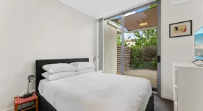 Tranquil 1-Bed Apartment with Courtyard Pool BBQ - Image 2