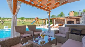 Voll ausgestattete Villa mit privatem Pool, Grill und Terrasse | Bergblick - Image 3