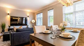 Stylish 3 Bed Apartment Sleeps 6 - Image 2