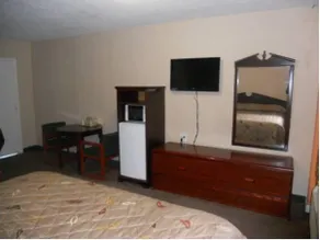 Budget Inn - New Albany - Image 5