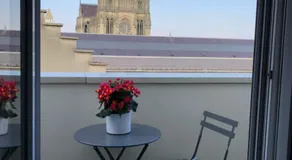 Studio cosy vue cathédrale - Image 2