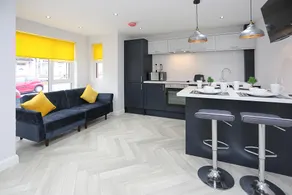 No1 Luxury Service Apartments - Image 5
