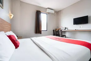 RedDoorz Plus at Hotel Ulin Samarinda - Image 2
