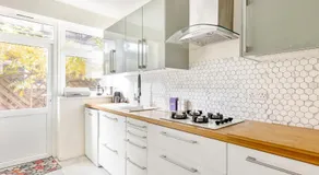 Serene 1BR with Garden in Leafy Finchley - Image 4