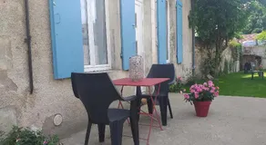 Les Volets Bleus - Au Calme avec petit Jardin et Patio - 3 appartements - Image 4
